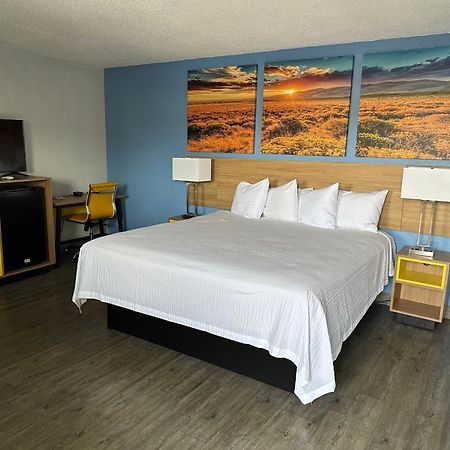 Days Inn By Wyndham Gatesville Екстериор снимка