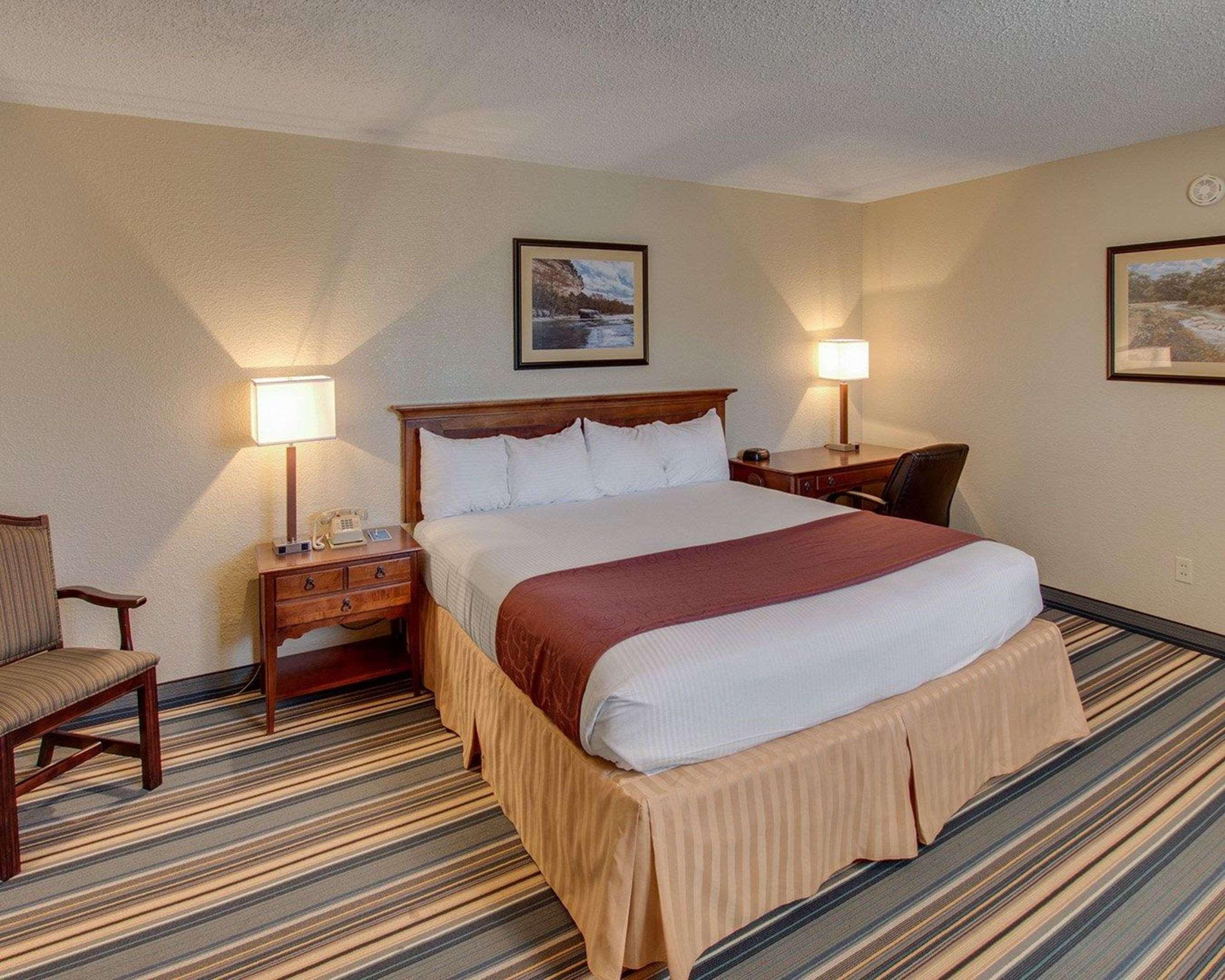Days Inn By Wyndham Gatesville Екстериор снимка