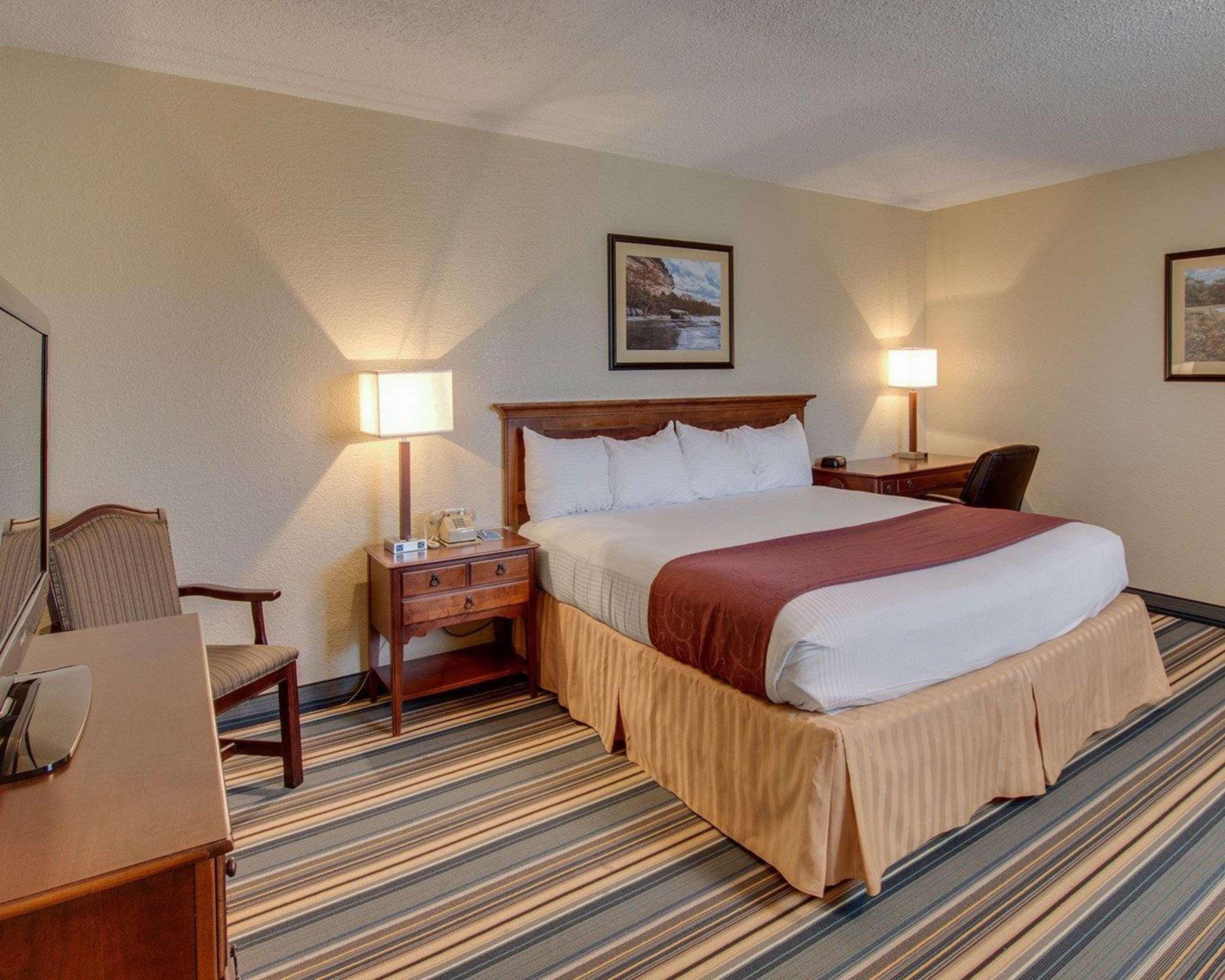Days Inn By Wyndham Gatesville Екстериор снимка